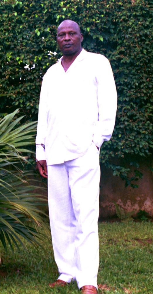 Ahmadou Kourouma dans son jardin par Jean Ouédraogo, le 26 mars 1997.